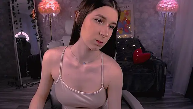 Snapshot of EmyHarrington chatting on 03/18/26, 12:52 EmyHarrington online show from 03/18/26, 12:52