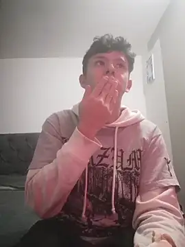 Snapshot of Daniel_Roy chatting on 04/16/26, 02:45 Daniel Roy online show from 04/16/26, 02:45