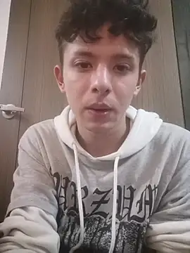 Snapshot of Daniel_Roy chatting on 04/17/26, 06:27 Daniel Roy online show from 04/17/26, 06:27