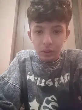 Snapshot of Daniel_Roy chatting on 04/23/26, 04:14 Daniel Roy online show from 04/23/26, 04:14