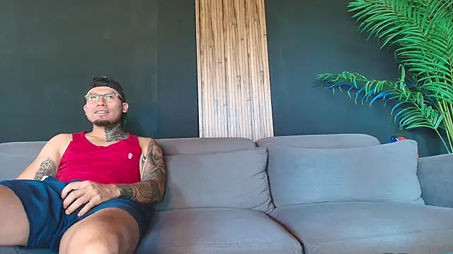 Snapshot of angelstream chatting on 04/10/26, 01:05 angelstream online show from 04/10/26, 01:05