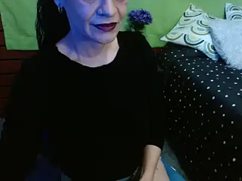 Snapshot of _Alexandra_Jones chatting on 04/06/26, 04:46 Alexandra Jones online show from 04/06/26, 04:46