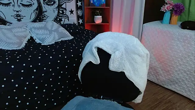 Alexandra Jones online show from 06/15/26, 12:02