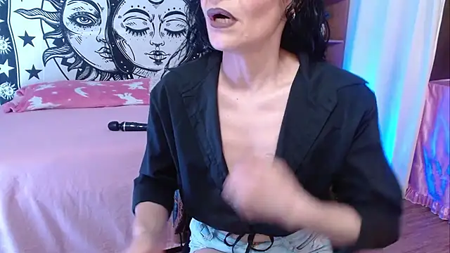  Alexandra Jones online show from 07/25/26, 01:36