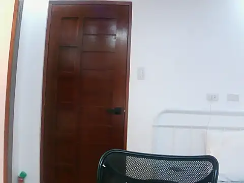 Snapshot of sexiesteyess chatting on 04/26/26, 12:52 sexiesteyess online show from 04/26/26, 12:52