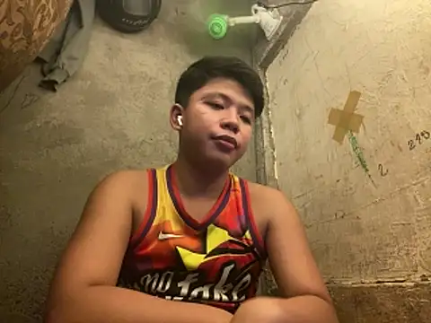 Snapshot of urasianrey chatting on 04/17/26, 06:11 urasianrey online show from 04/17/26, 06:11