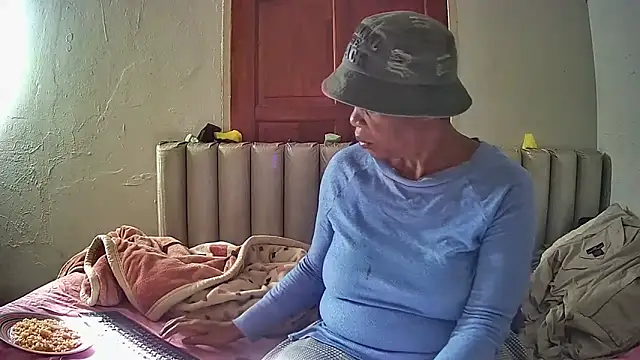 Snapshot of JoycyQueen chatting on 04/04/26, 06:11 JoycyQueen online show from 04/04/26, 06:11