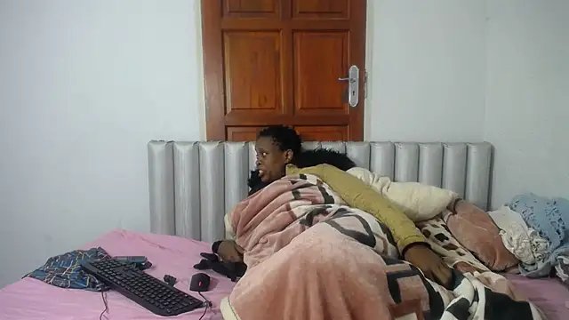 Snapshot of JoycyQueen chatting on 04/23/26, 12:56 JoycyQueen online show from 04/23/26, 12:56