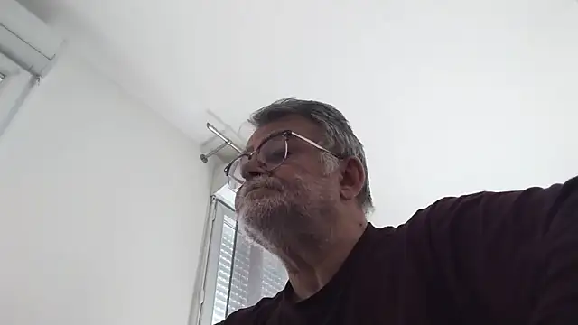 Snapshot of oura chatting on 05/24/26, 06:40 oura online show from 05/24/26, 06:40