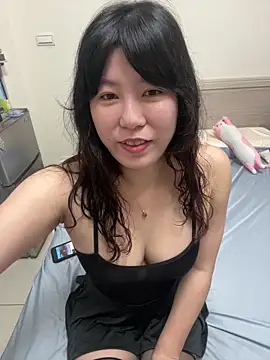 Snapshot of vivi131927 chatting on 04/03/26, 02:04 vivi131927 online show from 04/03/26, 02:04