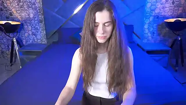 Snapshot of LittleJulii chatting on 03/23/26, 04:00 LittleJulii online show from 03/23/26, 04:00