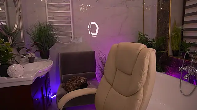 LittleJulii online show from 05/15/26, 07:54