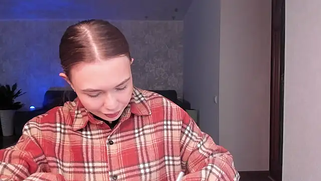 Snapshot of kittiangel00 chatting on 04/09/26, 04:23 kittiangel00 online show from 04/09/26, 04:23