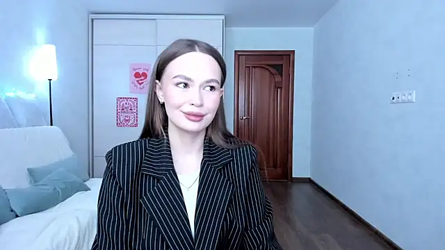 Snapshot of kittiangel00 chatting on 04/14/26, 12:33 kittiangel00 online show from 04/14/26, 12:33