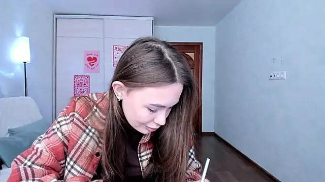 Snapshot of kittiangel00 chatting on 04/17/26, 04:26 kittiangel00 online show from 04/17/26, 04:26