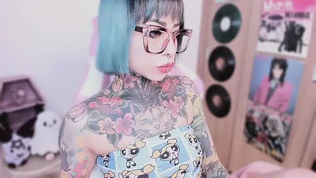 Snapshot of shes_creepy chatting on 03/31/26, 10:26 shes creepy online show from 03/31/26, 10:26