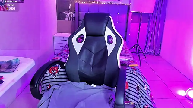 Snapshot of liam_scoot_ chatting on 04/01/26, 08:37 liam scoot online show from 04/01/26, 08:37