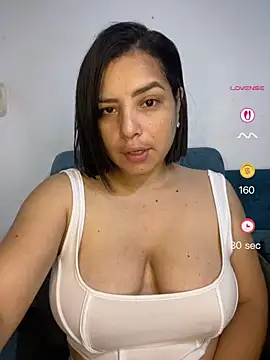 Snapshot of Kira33_ chatting on 04/27/26, 12:14 Kira33 online show from 04/27/26, 12:14