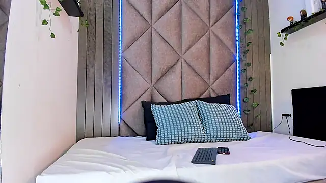 Snapshot of Meganlove__ chatting on 04/03/26, 02:53 Meganlove online show from 04/03/26, 02:53