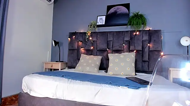 Snapshot of Meganlove__ chatting on 04/07/26, 02:45 Meganlove online show from 04/07/26, 02:45