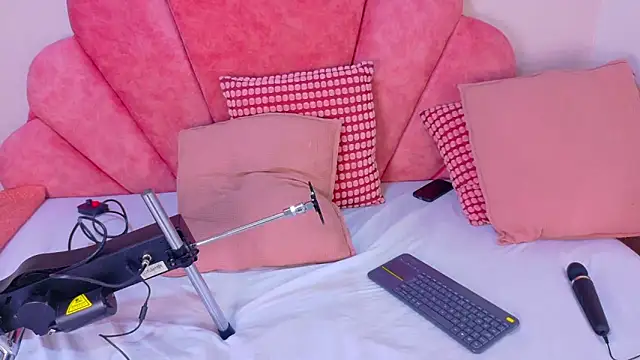 Snapshot of Meganlove__ chatting on 05/06/26, 03:02 Meganlove online show from 05/06/26, 03:02
