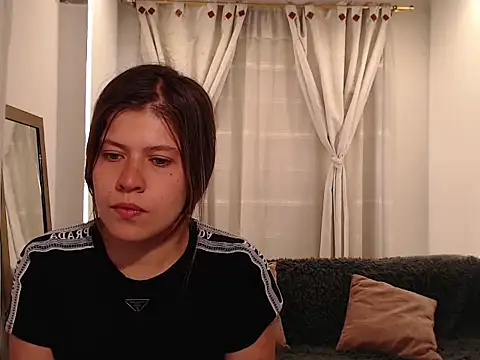 Snapshot of Moonna_linnda chatting on 03/18/26, 01:47 Moonna linnda online show from 03/18/26, 01:47