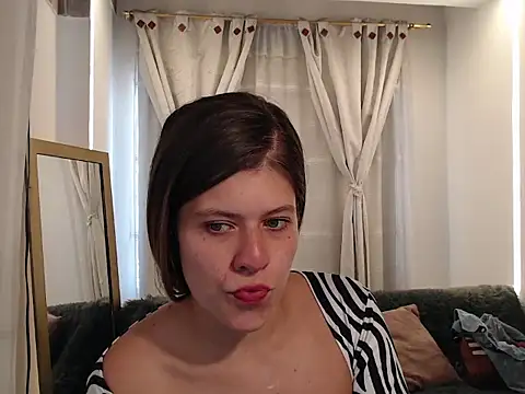 Snapshot of Moonna_linnda chatting on 03/25/26, 01:39 Moonna linnda online show from 03/25/26, 01:39