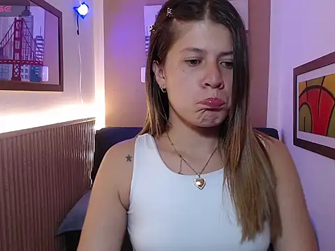 Snapshot of Moonna_linnda chatting on 04/20/26, 07:26 Moonna linnda online show from 04/20/26, 07:26