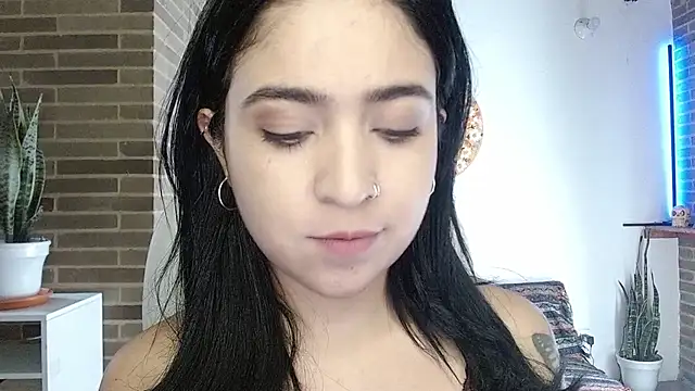 Snapshot of sweet-little chatting on 03/19/26, 04:33 sweet-little online show from 03/19/26, 04:33