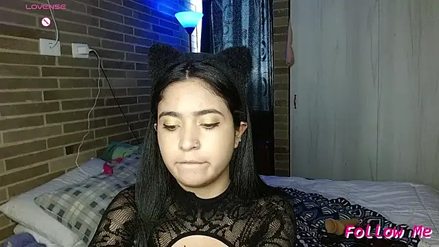 Snapshot of sweet-little chatting on 03/30/26, 09:27 sweet-little online show from 03/30/26, 09:27