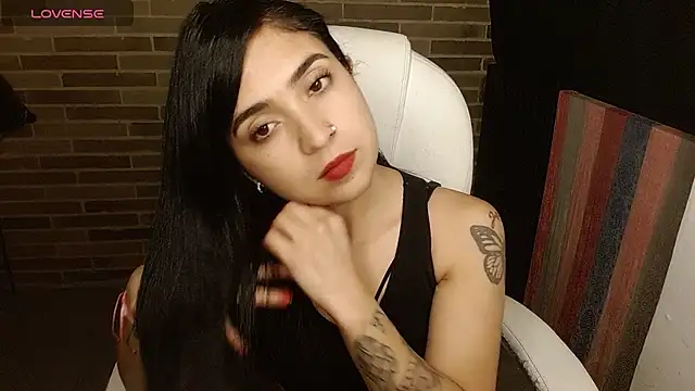 Snapshot of sweet-little chatting on 04/21/26, 02:51 sweet-little online show from 04/21/26, 02:51