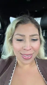 Snapshot of mxmxee chatting on 04/15/26, 02:35 mxmxee online show from 04/15/26, 02:35