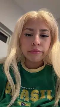 Snapshot of mxmxee chatting on 04/23/26, 03:19 mxmxee online show from 04/23/26, 03:19