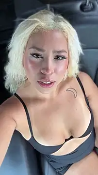 Snapshot of mxmxee chatting on 04/24/26, 03:25 mxmxee online show from 04/24/26, 03:25