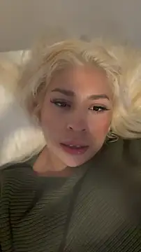 Snapshot of mxmxee chatting on 04/26/26, 03:37 mxmxee online show from 04/26/26, 03:37