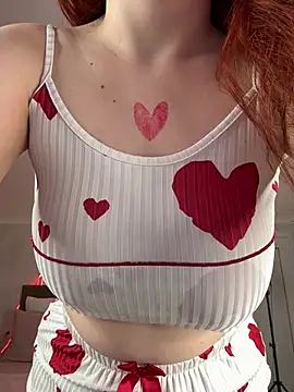 Snapshot of RedheadQueen_ chatting on 04/16/26, 02:07 RedheadQueen online show from 04/16/26, 02:07