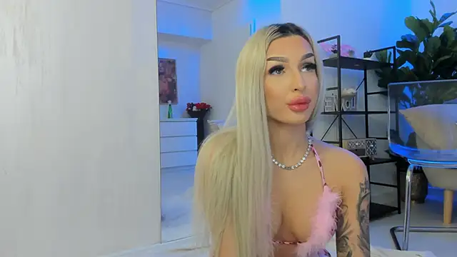 Snapshot of ArianaXO_ chatting on 04/06/26, 05:30 ArianaXO online show from 04/06/26, 05:30