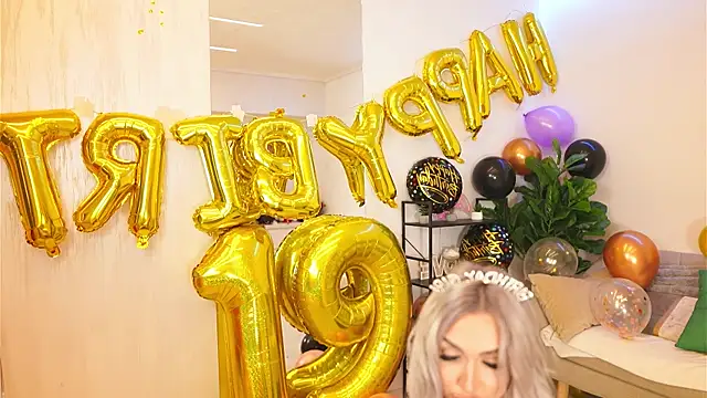 Snapshot of ArianaXO_ chatting on 04/22/26, 08:17 ArianaXO online show from 04/22/26, 08:17