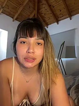 Snapshot of miicbebita chatting on 06/05/26, 04:13 miicbebita online show from 06/05/26, 04:13