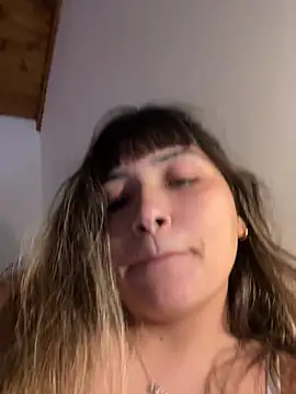 Snapshot of miicbebita chatting on 06/10/26, 05:56 miicbebita online show from 06/10/26, 05:56