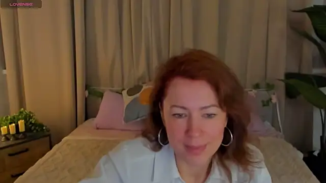 Snapshot of LeticiaRomano chatting on 04/18/26, 03:54 LeticiaRomano online show from 04/18/26, 03:54
