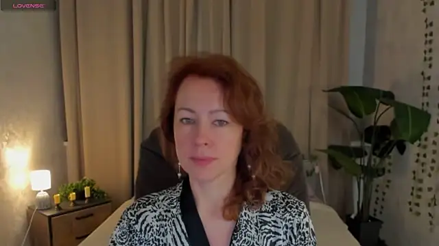 Snapshot of LeticiaRomano chatting on 04/19/26, 04:01 LeticiaRomano online show from 04/19/26, 04:01