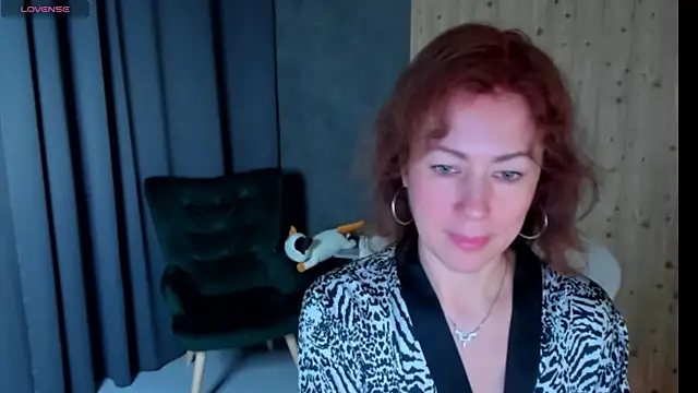 Snapshot of LeticiaRomano chatting on 04/20/26, 04:04 LeticiaRomano online show from 04/20/26, 04:04