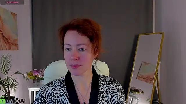 Snapshot of LeticiaRomano chatting on 04/28/26, 04:06 LeticiaRomano online show from 04/28/26, 04:06