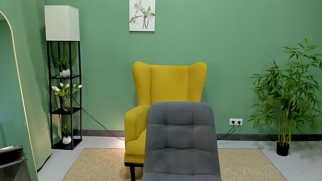 Snapshot of LeticiaRomano chatting on 06/17/26, 04:04 LeticiaRomano online show from 06/17/26, 04:04