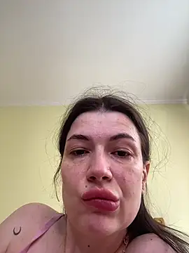 Snapshot of Cutee_Erika chatting on 04/19/26, 07:07 Cutee Erika online show from 04/19/26, 07:07