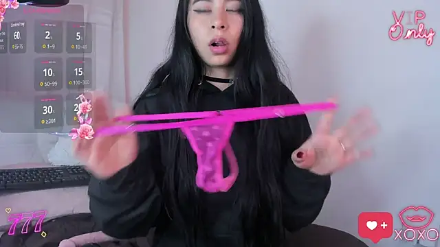 Snapshot of Lillypinky1 chatting on 04/05/26, 03:42 Lillypinky1 online show from 04/05/26, 03:42