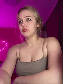 Snapshot of keeeessyyy chatting on 03/28/26, 02:44 keeeessyyy online show from 03/28/26, 02:44