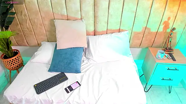 Snapshot of AgathaSavage chatting on 04/06/26, 03:26 AgathaSavage online show from 04/06/26, 03:26