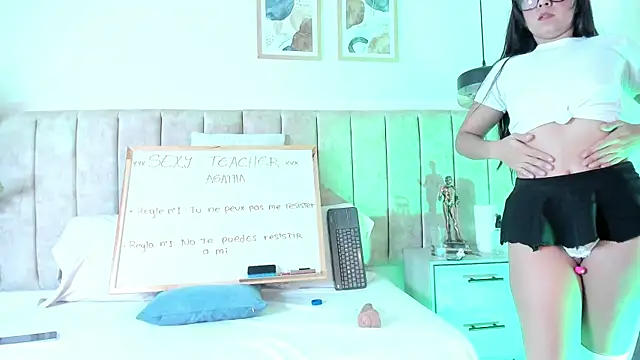 Snapshot of AgathaSavage chatting on 04/11/26, 01:43 AgathaSavage online show from 04/11/26, 01:43